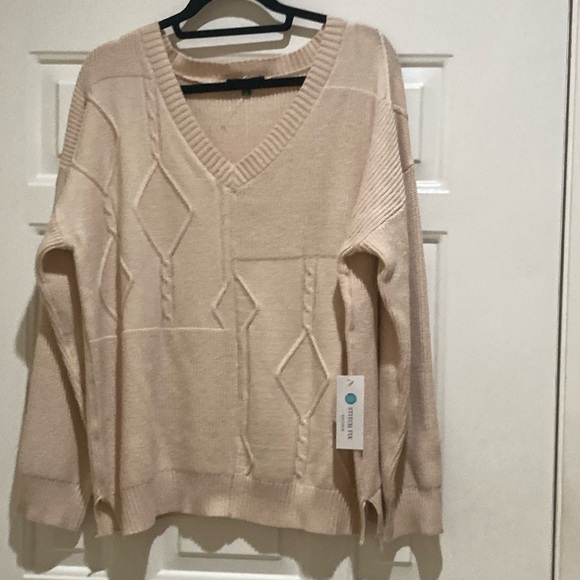Fate/ Stitch Fix cream soft v neck sweater - Picture 1 of 1